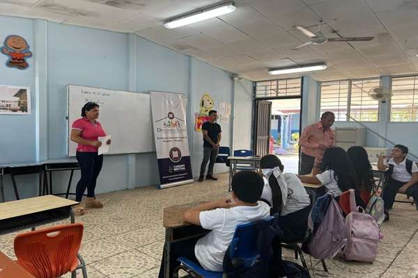 Niños y niñas de Puntarenas se capacitan sobre atención del Bullying