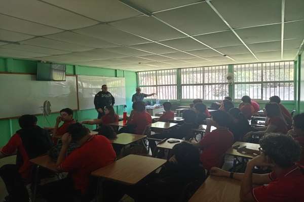 Estudiantes del Liceo de Curridabat reciben capacitación sobre Ley Penal Juvenil