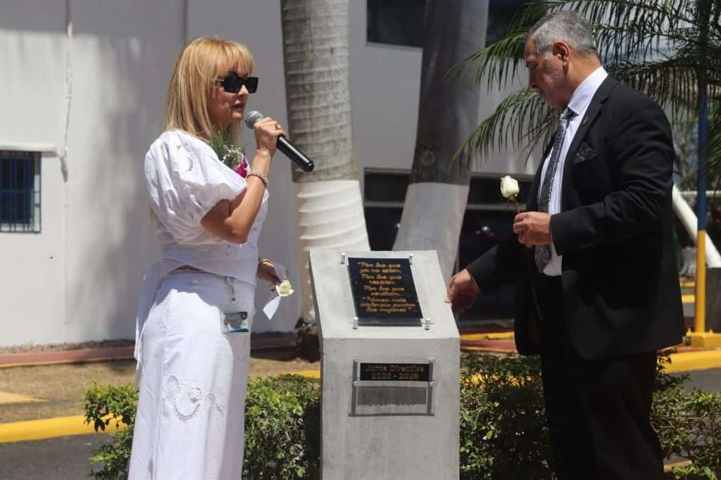 Colegio de Abogados y Abogadas de Costa Rica honra memoria de 44 mujeres víctimas de femicidio